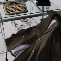 SHORT DOUBLE-BREASTED TRENCH COAT IN OLIVE GREEN