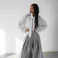 GREY ULTRA WIDE-LEG PLEATED TROUSERS