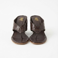 BROWN CROC-EFFECT WEDGE THONG SANDALS