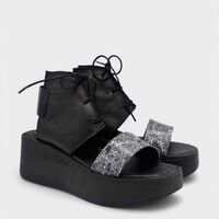 Модерни черни сандали с флорален акцент 22258-1457 nero