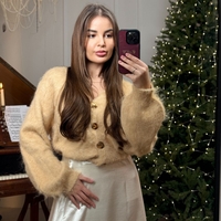 Дамска пухкава жилетка с копчета-бежово