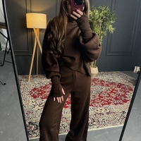 Комплект с кроп пуловер и панталон с права кройка-кафяво