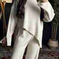 Комплект с асиметрично горнище в екрю