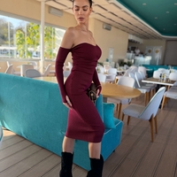 Елегантна плетена рокля тип „off shoulder“-бордо