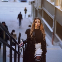 Яке със сваляща се тюлена пола