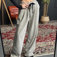 Дамски панталон с широк крачол и връзки на талията-сиво