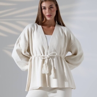 Дамски бял  комплект – жилетка и панталон