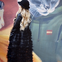 Яке със сваляща се тюлена пола