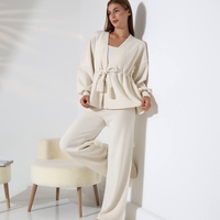 Дамски бял  комплект – жилетка и панталон