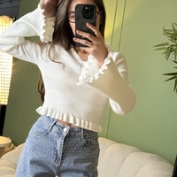 Дамска рипсена бяла  блуза с V-образно деколте и волани