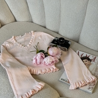 Дамска рипсена розова  блуза с V-образно деколте и волани