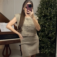 Плетен комплект пола и блуза с копчета-бежово