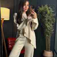 Комплект с асиметрично горнище в екрю