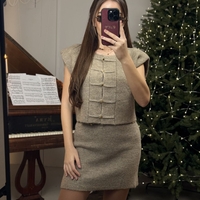 Плетен комплект пола и блуза с копчета-бежово