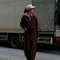 Дамски спортен комплект с цип и качулка (суитшърт + панталон)-кафяв