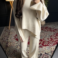 Комплект с асиметрично горнище в екрю