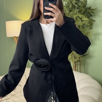 Елегантно черно дамско сако с декоративен колан