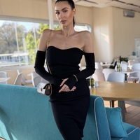 Елегантна плетена рокля тип „off shoulder“-черно