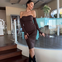 Елегантна плетена рокля тип „off shoulder“-кафяво