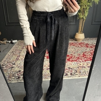 Дамски панталон с широк крачол и връзки на талията-черно