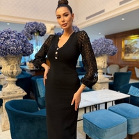 Елегантна черна дамска рокля с дантелени ръкави и V деколте