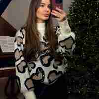 Дамски пуловер с пайети и сърца-екрю