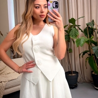 Дамски комплект с елек и разкроена пола-бяло