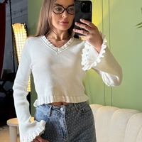 Дамска рипсена бяла  блуза с V-образно деколте и волани