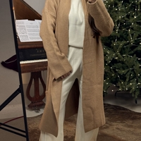 Дълга бежова жилетка с широка кройка