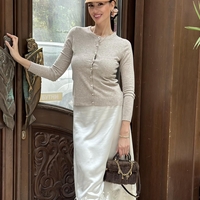 Сатенена бяла пола с дантелен завършек