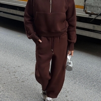 Дамски спортен комплект с цип и качулка (суитшърт + панталон)-кафяв