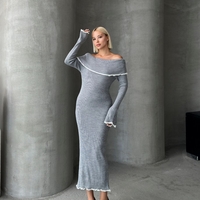 Елегантна сива плетена рокля с паднали рамене