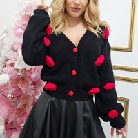 Жилетка с 3D цветя и ефектни копчета  в черно