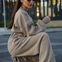 Дамски бежов комплект – жилетка и панталон