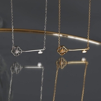 Сребърно колие Ключ с кристали Swarovski | колекция Delicate Silver