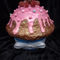 Розов мъфин с ягода и малинки