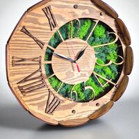 Nature Time – Classic“ Дървен стенен часовник със скандинавски мъх и римски цифри
