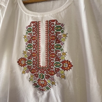 Дамска памучна тениска с масивна многоцветна бродерия „Българска шевица – Премиум“