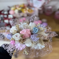 Аранжиран букет от ароматни свещи – „Бохо пастел“ (Ръчна изработка в кутия-чанта)