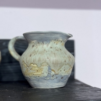 Авторска керамична каничка в синьо – Ръчна изработка от Емилия Милчева (Уникат)