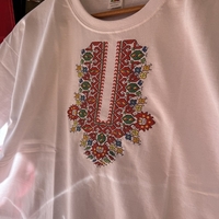 Мъжка памучна тениска с богата многоцветна бродерия „Царска шевица“