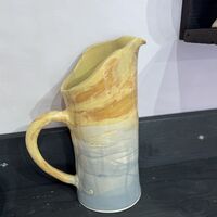 Авторска керамична каничка в светли тонове – Ръчна изработка от Емилия Милчева (Уникат)