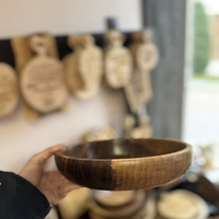 Ръчно изработена купа от масивен орех