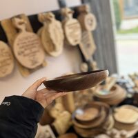 Ръчно изработена купа от масивен орех