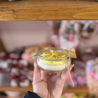 Ръчно изработена свещ „Цитрусова свежест“ в стъклена купичка с декор лимон