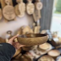 Ръчно изработена купа от масивен орех