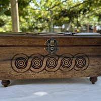 Голяма дървена кутия за бижута с гравюра