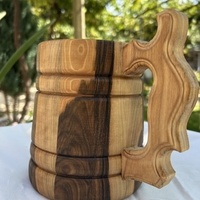 Голяма дървена халба за бира