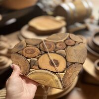 Подложка с дървена мозайка за сервиране-сърце