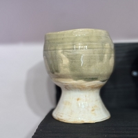 Авторска керамична чаша на столче – Ръчна изработка от Емилия Милчева (Уникат)